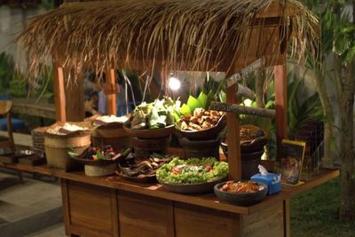 Wenak Rek! Jajal Mangan Sego Sambel di Restoran Instagramable Madiun Suasana Pedesaan