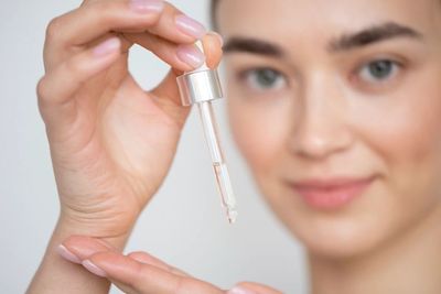 3 Rekomendasi Serum Salicylid Acid, Jerawat Auto Hempas!