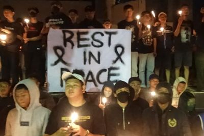 Momen Haru! Tangisan Ribuan Aremania di Klaten Pecah untuk Korban Tragedi Kanjuruhan