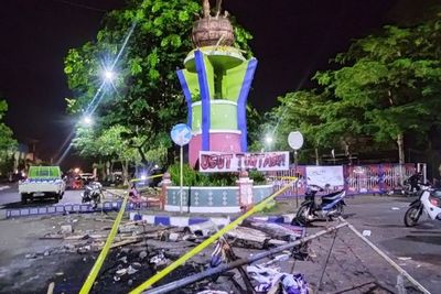 Potret Sisa-sisa Kerusuhan di Stadion Kanjuruhan, Hancur Lebur Penuh Duka