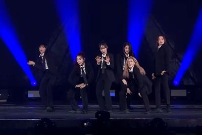 Girl Group Kpop Tampil Tertutup saat Tampil di Arab Saudi, Knetz Malah Sindir Soal Budaya
