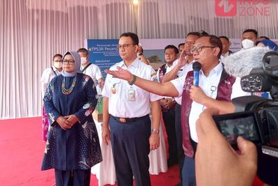 Anies Tinjau Lokasi Uji Coba Pengelolaan Sampah