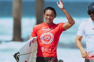 Ukir Sejarah! Rio Waida Peselancar Indonesia Pertama yang Lolos Liga Selancar Dunia 2023
