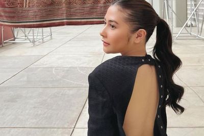 Edgy Style ala Prilly Latuconsina Pamer Punggung dengan Blazer Sexy, Vidi Aldiano: Buset
