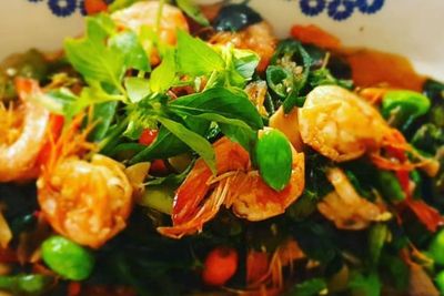 Menu Makan Siang Hari Ini, Udang Pete Tumis Kemangi ala Chef Farah Quinn, Yuk Recook!