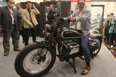 Keren Prototipe Motor Listrik Rancangan Ridwan Kamil Dipamerkan di Kota Bandung
