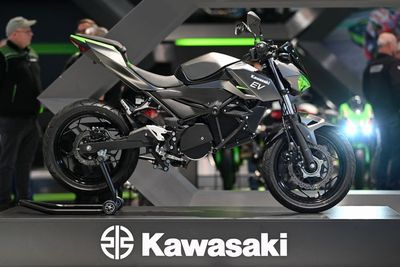 Kawasaki Pamerkan Konsep Motor Listrik Pertamanya di Intermot 2022, Desainnya Gahar!