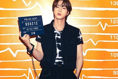 Jin BTS Kemungkinan Bakal Jadi member Pertama yang Wamil, Diputuskan Desember Ini