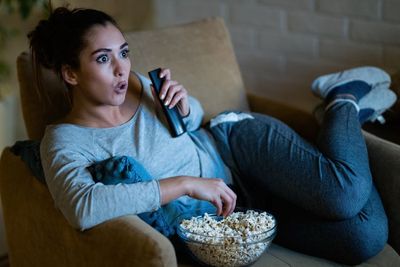 5 Hal yang Bisa Dilakukan untuk Mengatasi Tidak Bisa Tidur setelah Nonton Film Horor