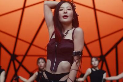 Seulgi RED VELVET Debut Solo 28 Reasons : Misterius dengan Chord Minor dan Nuansa Noir