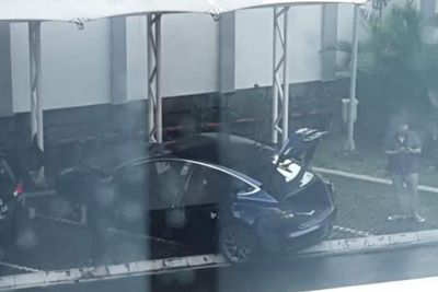Mobil Sultan Telsa Terendam Banjir di Jaksel, Apakah Akhirnya Bisa Menyala?