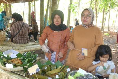 Jangan Syok! Pasar di Jepara Ini Enggak Menerima Uang Rupiah, Kok Bisa?