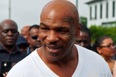 Viral Video Mike Tyson Salat di Kafe, Ini Fakta Sebenarnya