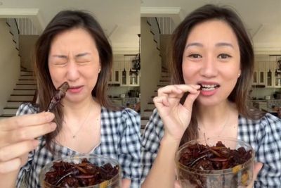 Perempuan Ini Nekat Makan Keripik Belalang, Semula Ngeri dan Takut Tapi Endingnya Malah..