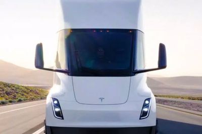 Tesla Segera Produksi Semi Truck di Awal Desember 2022, Ini Pemilik Pertamanya
