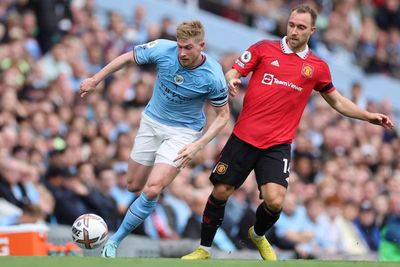 Dikasih Jersey Man United, De Bruyne: Saya Harus Membakarnya?