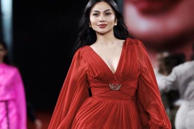 Tampil Menawan di Paris Fashion Week, Ariel Tatum Ternyata Pakai Dress Nyaris Rp100 Juta