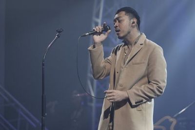 Pamungkas Viral Gesek-gesek HP ke Alat Vital, Warganet Auto Ilfeel Hilang Respect Dikecam