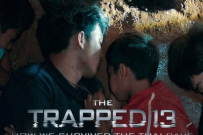 Review The Trapped 13: How We Survived the Thai Cave, Kesaksian Para Korbannya Bikin Mewek