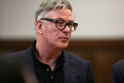 Kasus Penembakan Alec Baldwin Berakhir Damai, Syuting Film Rust Dilanjutkan 2023