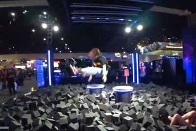 Ngilu! Streamer Ini Alami Patah Tulang Belakang usai Lompat di Arena Bermain TwitchCon