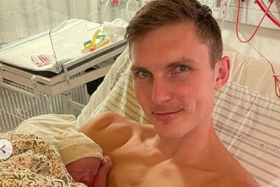 Putri Keduanya Lahir, Viktor Axelsen Kena Ledek Loh Kean Yew: Seperti Kamu yang Lahiran?