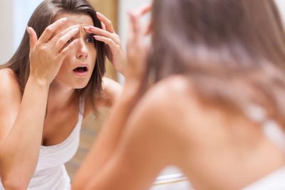 6 Cara Menghilangkan Bruntusan di Jidat, Jaga Kehigienisan!