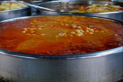 Kedai Berusia Setengah Abad Lebih Ini Setia Jual Sop Babat, Sehari Habis Ratusan Porsi