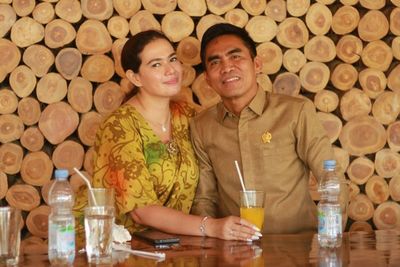 Tampil Sederhana, Catherine Wilson Pamer Kemesraan di Resto Milik Sang Suami di Sidrap