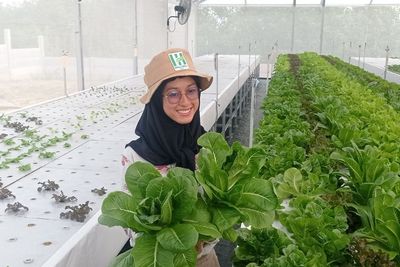 Keren Banget! Alumni IPB Ini Bikin Inovasi Sistem Tanam Sayuran Pertama di Riau