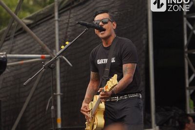 FOTO: Superman Is Dead Semarakkan Panggung Synchronize Fest 2022