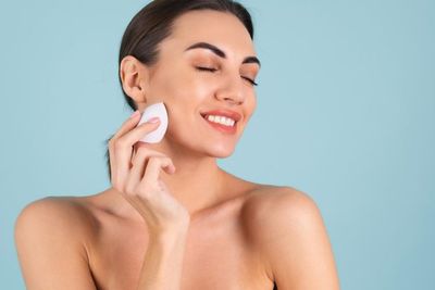 5 Fungsi Penting Beauty Blender yang Gak Diketahui, Bisa Buat Skincare-an Juga Loh!