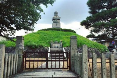 Bukit Mimizuka: Tempat Pemakaman Unik Khusus untuk Hidung dan Telinga Saja