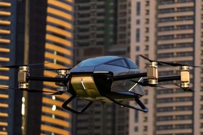 Siapa Mau Ikut? Taksi Terbang Listrik Buatan China Mengudara di Dubai