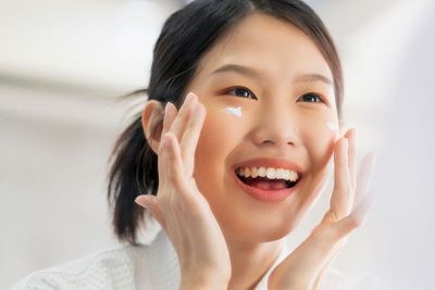 Bongkar 5 Mitos Skincare yang Dipercaya Banyak Orang: Cek Faktanya di Sini!