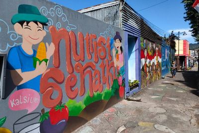 Keren! Gang Sempit di Malang Mendadak Disulap Jadi Kampung Penuh Mural Cantik