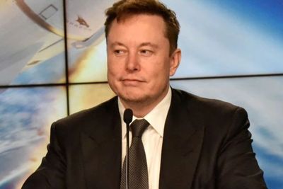 Foto Elon Musk di Papan Reklame Ukraina Dihapus, Ada Apa?