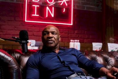 Dituduh Raba Dada Fotografernya, Mike Tyson Gak Menyangkal