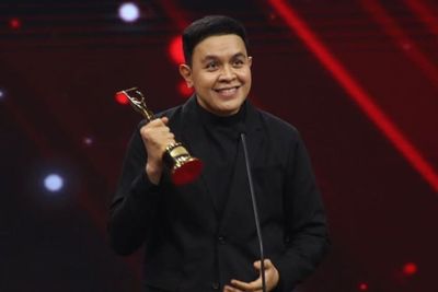 Tulus Boyong Banyak Piala AMI Awards 2022, Berkat Hati-Hati di Jalan dan Album Manusia