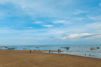 Cantik Banget! Ada Surga Tersembunyi di Madura, Air Laut dan Langitnya Biru Banget!