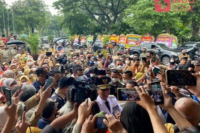 Ratusan ASN DKI Jakarta Sambut Kedatangan Pj Gubernur Heru: Bapak Pulang, Welcome Home!
