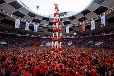 Melihat Festival Menara Manusia Terbesar di Spanyol, Tradisi Ekstrem Berhadiah Rp200 Juta