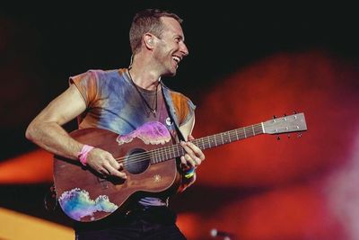 Coldplay Umumkan Jadwal Tur Baru dan Tambah Show di Brazil, Chris Martin Sudah Sembuh?