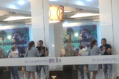 Pelakor Ngamuk Pergoki Pacar Jalan Bareng Keluarga, Netizen Salut dengan Sikap Istri Sah