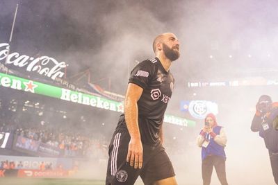 Sedih, Gonzalo Higuain Nangis Usai Dibantai di Pertandingan Terakhirnya