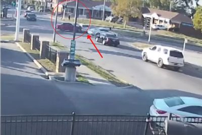 Diduga Lagi Balap Liar, Ford Mustang Ini Tabrak Chevrolet Cobalt dan Menewaskan 1 Orang