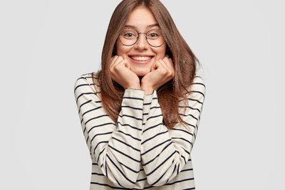 Tersenyum Jadi Cara Paling Manjur Buat Awet Muda, Percaya Gak?