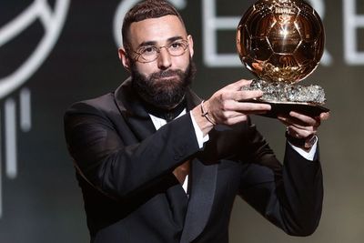 Alhamdulillah! Karim Benzema Rebut Trofi Ballon d Or 2022, Pemain Muslim Kedua yang Menang