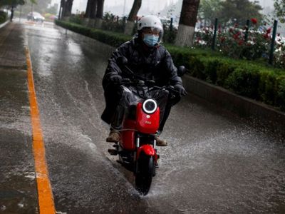 Dear Riders, 7 Jenis Jas Hujan Berikut Ini Wajib Kamu Tau Lho!