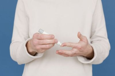 8 Cara Mengobati Diabetes Basah dan Kering secara Alami tanpa Obat